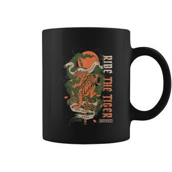 Monta La Revuelta Del Tigre Julius Evola Contra El Mundo Moderno Taza de café - Regaloses