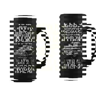 Ne Jamais Estimer Unieil Homme Avec Uneoitureintage Tasse - Cadeauxyz
