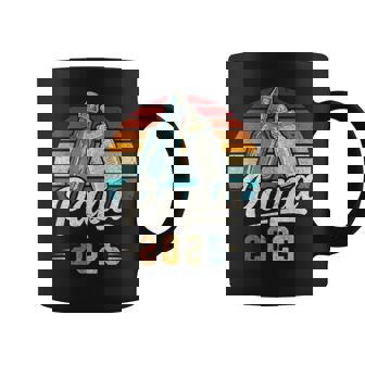 Papa 2025 年、新しいパパ、赤ちゃん発表 コーヒーマグ - Kawaiitshirt