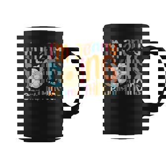 Soy Jenny Haciendo Cosas Divertidas De Jenny Groovy Retro Jenny Taza de café - Regaloses