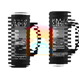 Yuma Az レトロハイウェイ ノスタルジック ヴィンテージカーデザイン コーヒーマグ - Kawaiitshirt