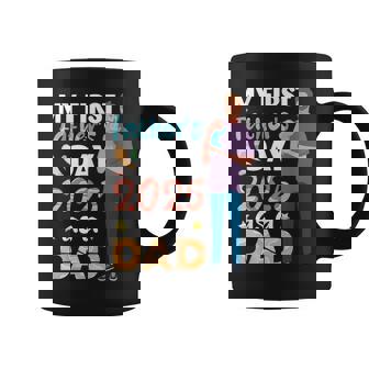 はじめての父の日2025年 赤ちゃんの誇り高きパパを持つお父さんとして コーヒーマグ - Kawaiitshirt