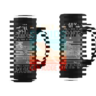 イカは私を判断できる 烏賊 イカ コーヒーマグ - Kawaiitshirt