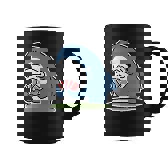 カード遊びをするサメ コーヒーマグ - Kawaiitshirt