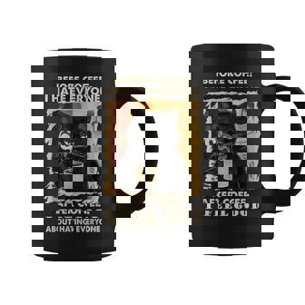 コーヒーの前にみんな嫌いな黒猫がコーヒーを飲む コーヒーマグ - Kawaiitshirt