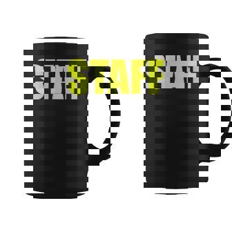 スタッフ社員 イベントスタッフ表裏 黄文字 コーヒーマグ - Kawaiitshirt