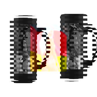 セクシーガールグラフィックtシャツ 「ビキニピンナップガール&ドイツ国旗」 コーヒーマグ - Kawaiitshirt