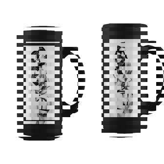 セクシーガールグラフィックtシャツ セクシーブルネットピンナップガール B&W コーヒーマグ - Kawaiitshirt