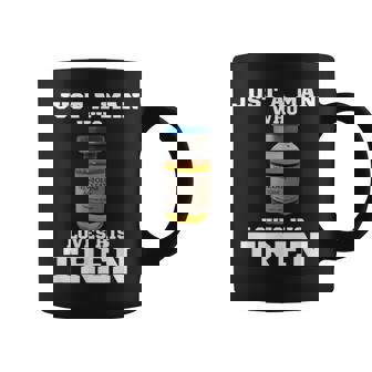 トレンを愛する男 コーヒーマグ - Kawaiitshirt