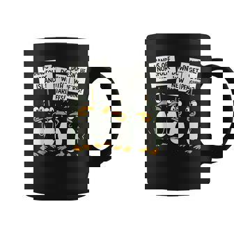 ペンギンの関税 聞いた島 ペンギンと一緒に立つ コーヒーマグ - Kawaiitshirt