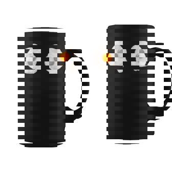 目玉焼きおっぱいビキニ卵おかしいハロウィンコスチューム コーヒーマグ - Kawaiitshirt