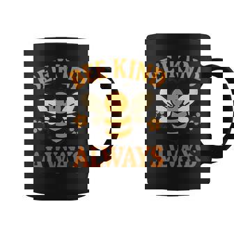 蜂はいつも優しく。先生の優しさ コーヒーマグ - Kawaiitshirt