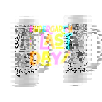 2025 Last Day Of School Autograph Kindergarten Graduation Coffee Mug - Thegiftio