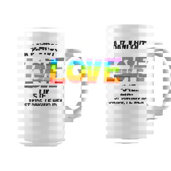 Celebrating Love Lgbtq ゲイプライドグッズ レズビアンレインボー コーヒーマグ - Kawaiitshirt