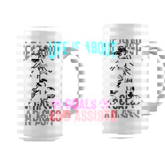 Life's About Goals And Assists サッカー 面白いサッカー選手 コーヒーマグ - Kawaiitshirt