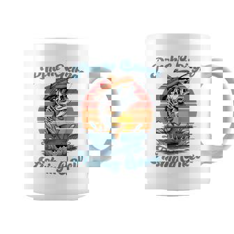 Pinche Gringo フィッシングクルー背面 メンズ、レディース向けアウトフィット コーヒーマグ - Kawaiitshirt