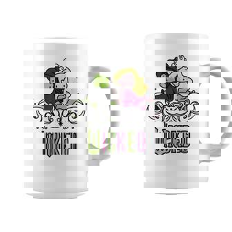 Wicked Elphaba & Glinda Together 遊び心のある漫画スタイル コーヒーマグ - Kawaiitshirt