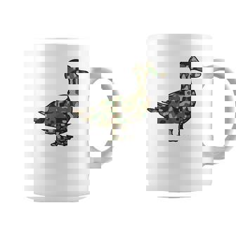 「鴨フラージュ」かも カモフラージュ 迷彩 ダジャレ 駄洒落 動物 鳥 カモ 鳧 カムフラージュ 兵士 軍隊 軍人 国防 コーヒーマグ - Kawaiitshirt