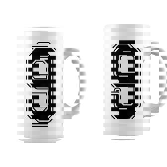 【バックプリント・背中側】9 数字 背番号 ユニフォーム ナンバー【ブラック／黒 の文字】スポーツ 練習着 部活 コーヒーマグ - Kawaiitshirt