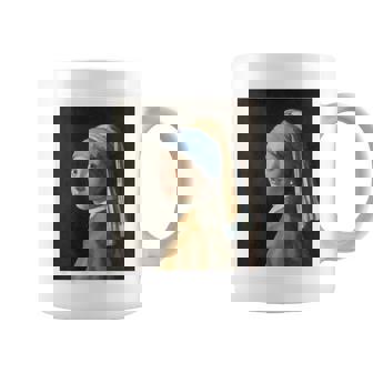 【バックプリント・背中側】真珠の耳飾りの少女／フェルメール【世界の名画】（高精細画像）Vermeer 美術館アート 油絵 コーヒーマグ - Kawaiitshirt