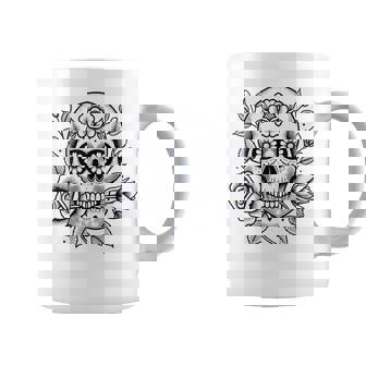 スカルと花の伝統的なタトゥースタイル コーヒーマグ - Kawaiitshirt