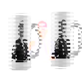 トランプの帽子をかぶったバイデンの陽気なグラフィック 長袖tシャツ コーヒーマグ - Kawaiitshirt