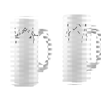 山のハートビート ハイキング 登山 恋人 ハイカー コーヒーマグ - Kawaiitshirt