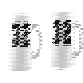 背番号 32 チーム短大スポーツ背番号付きユニフォーム コーヒーマグ - Kawaiitshirt
