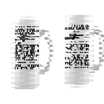 長距離射撃 It's Like Golf But For 背面 コーヒーマグ - Kawaiitshirt