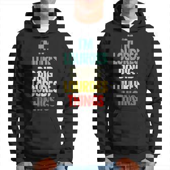 I'm Lourdes Doing Lourdes Things Fun Nombre Personalizado Lourd Sudadera - Regaloses