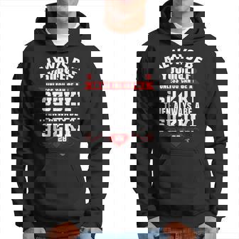 カート・スズキ Always Be Yourself Gameday パーカー - Kawaiitshirt