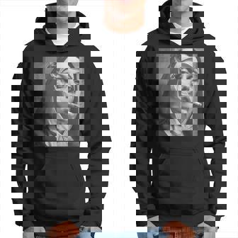 熱い修道女がタバコを吸う、反抗的な修道女 パーカー - Kawaiitshirt