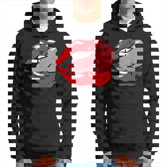 赤い唇を舐めるロックンロールグラフィック。 パーカー - Kawaiitshirt