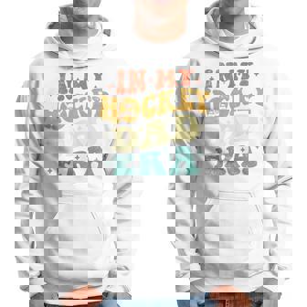 In My Hockey Dad Era ファニーホッケーお父さん ヴィンテージ 父の日 長袖tシャツ パーカー - Kawaiitshirt