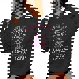 Women's Underschätze Niemals Eine Frau Auf Einem Bike Kapuzenpullover für Damen - Geschenkecke