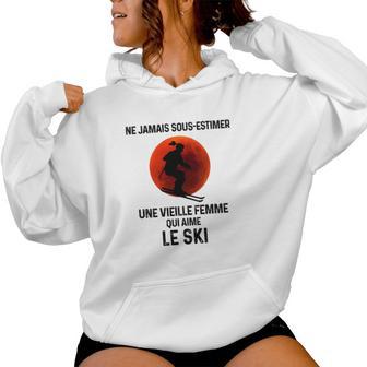 Ne Jamais Sousestimer Une Vieille Femm Skiing Sweat à capuche femme - Cadeauxyz
