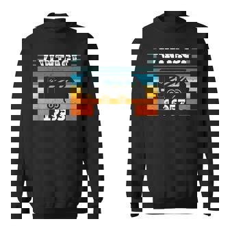 1953 年生まれのキャンピングカー バースデーキャラバン スウェットシャツ - Kawaiitshirt