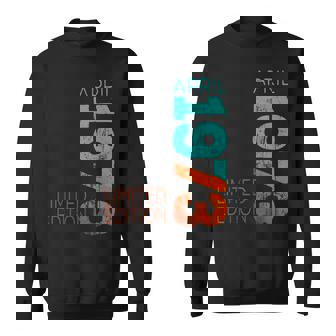 1973年4月1973年 レトロ 1973 ヴィンテージ 1973 スウェットシャツ - Kawaiitshirt