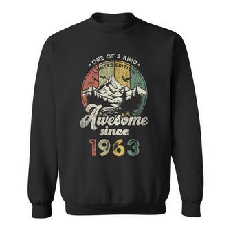 62歳の誕生日 1963年創業のレトロな山々 スウェットシャツ - Kawaiitshirt