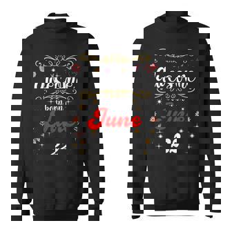 6月22日の誕生日に生まれた素晴らしい花と蝶。 スウェットシャツ - Kawaiitshirt