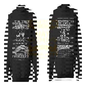 80歳の誕生日プレゼント 男性神話 1945年5月 スウェットシャツ - Kawaiitshirt