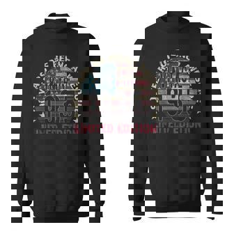 90Th Birthday Vintage Born 1935 Turning 90 Year Old Sweatshirt - Thegiftio UK