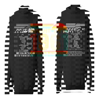 August 1961 Limited Edition Classic 1961Intage Birthday スウェットシャツ - Kawaiitshirt