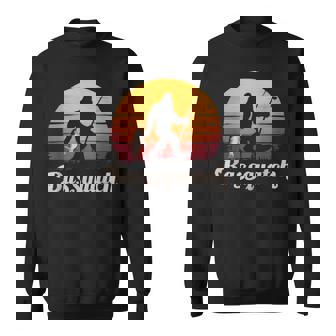 Basssquatch ビッグフット 釣り バス フォレスト シルエット スウェットシャツ - Kawaiitshirt