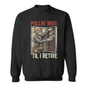 Electrician Skull Pullin' Wire 'Til I Retire Vintage Sweatshirt - Thegiftio UK