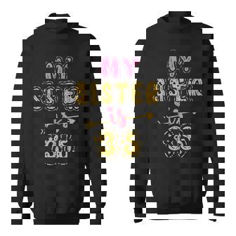 Mi Hermana Tiene 35 Años Idea De Cumpleaños Número 35 Para Ella Camisa de entrenamiento - Regaloses