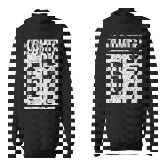 Oldometer 67 67歳の誕生日ギフトシャツ スウェットシャツ - Kawaiitshirt