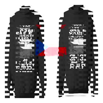 Raised By A Czech Father Father's Day Czech Republic Flag スウェットシャツ - Kawaiitshirt