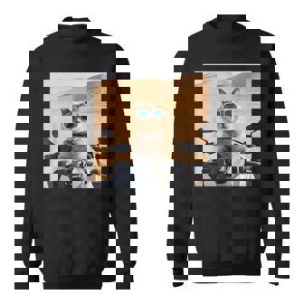 アラビア砂漠でサングラスをかけた猫、ドバイにマッチ。 スウェットシャツ - Kawaiitshirt