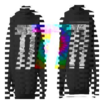 カラフルな絞り染め 77歳の誕生日または77番のチームイベント スウェットシャツ - Kawaiitshirt